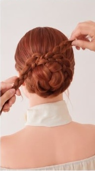 Step 6: Wrap the Left Braid Over the Central Rosette